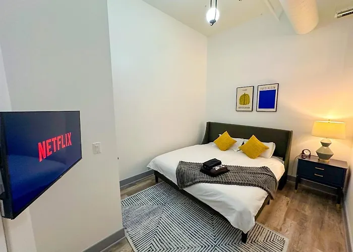 Apartment Luxury 6br With Pool Table Sleeps 12 Perfect For Group Near Mccormick Place, Grant Park And Soldier Field