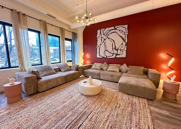 Luxury 6br With Pool Table Sleeps 12 Perfect For Group Near Mccormick Place, Grant Park And Soldier Field