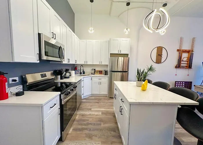 Luxury 6br With Pool Table Sleeps 12 Perfect For Group Near Mccormick Place, Grant Park And Soldier Field