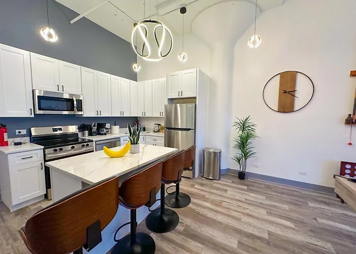 Apartment Luxury 6br With Pool Table Sleeps 12 Perfect For Group Near Mccormick Place, Grant Park And Soldier Field *