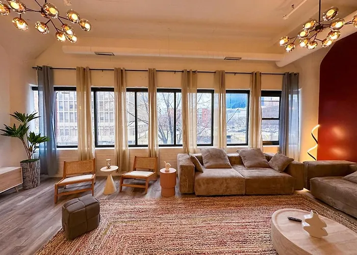 Apartment Luxury 6br With Pool Table Sleeps 12 Perfect For Group Near Mccormick Place, Grant Park And Soldier Field