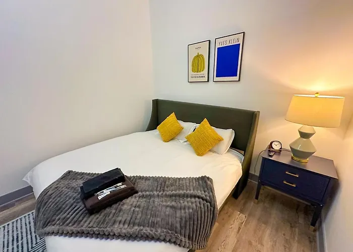 Luxury 6br With Pool Table Sleeps 12 Perfect For Group Near Mccormick Place, Grant Park And Soldier Field Apartment *