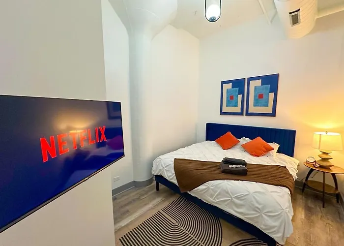 Luxury 6br With Pool Table Sleeps 12 Perfect For Group Near Mccormick Place, Grant Park And Soldier Field Apartment