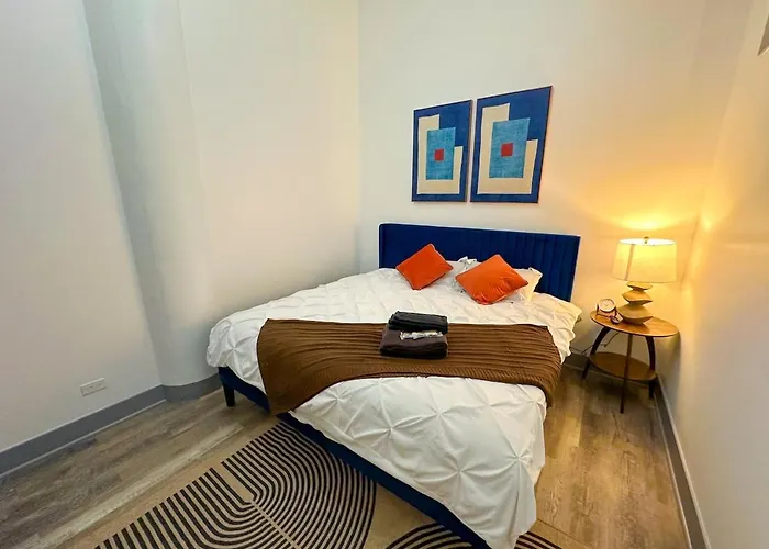 Apartment Luxury 6br With Pool Table Sleeps 12 Perfect For Group Near Mccormick Place, Grant Park And Soldier Field Chicago