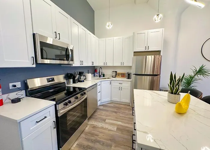 Luxury 6br With Pool Table Sleeps 12 Perfect For Group Near Mccormick Place, Grant Park And Soldier Field Apartment