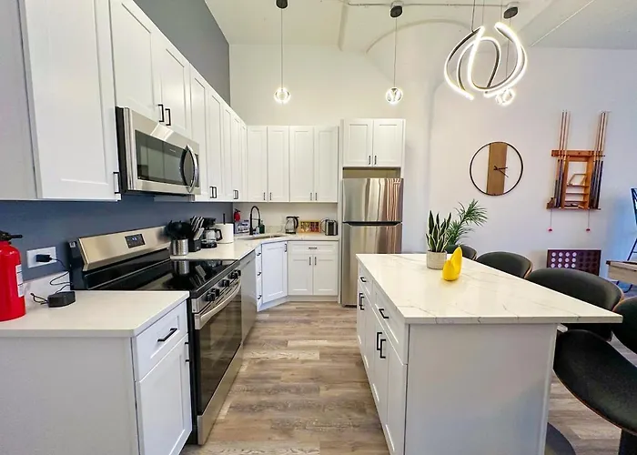 Apartment Luxury 6br With Pool Table Sleeps 12 Perfect For Group Near Mccormick Place, Grant Park And Soldier Field