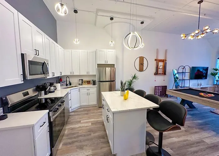 Luxury 6br With Pool Table Sleeps 12 Perfect For Group Near Mccormick Place, Grant Park And Soldier Field Apartment