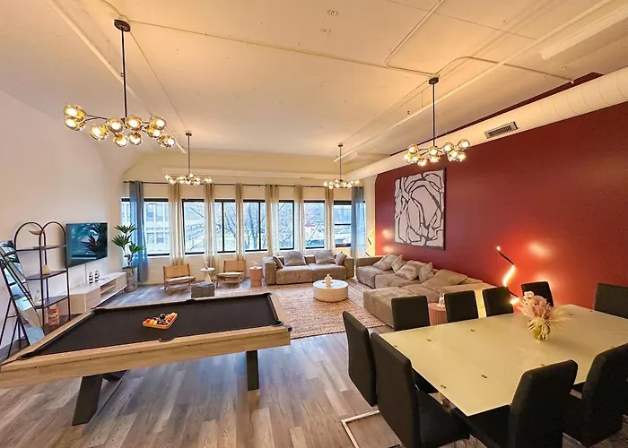 Apartment Luxury 6br With Pool Table Sleeps 12 Perfect For Group Near Mccormick Place, Grant Park And Soldier Field *