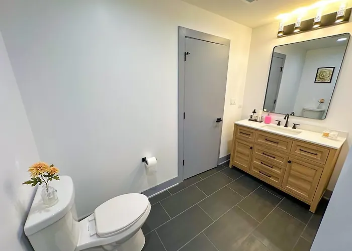 Luxury 6br With Pool Table Sleeps 12 Perfect For Group Near Mccormick Place, Grant Park And Soldier Field Chicago