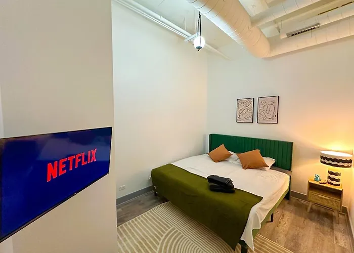 Luxury 6br With Pool Table Sleeps 12 Perfect For Group Near Mccormick Place, Grant Park And Soldier Field Apartment Chicago