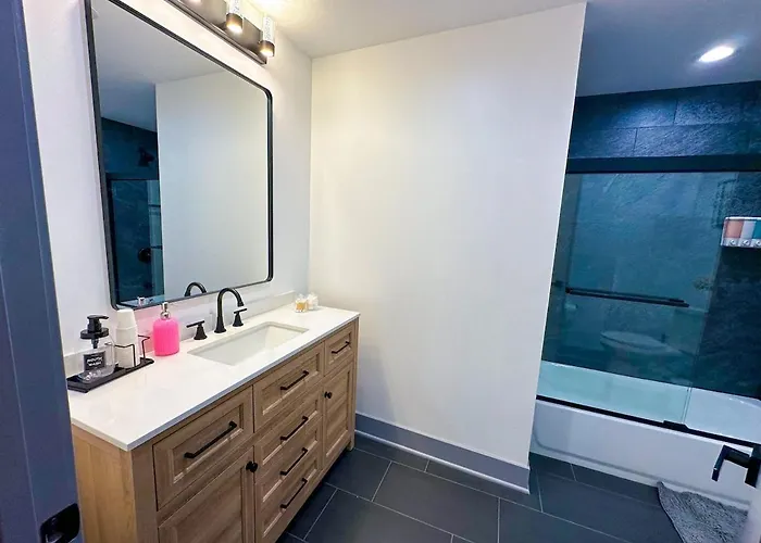 Luxury 6br With Pool Table Sleeps 12 Perfect For Group Near Mccormick Place, Grant Park And Soldier Field Apartment Chicago