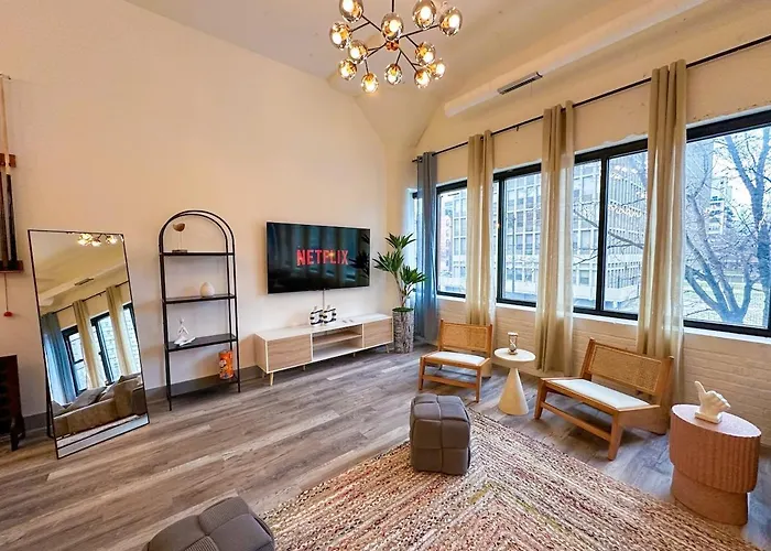 Luxury 6br With Pool Table Sleeps 12 Perfect For Group Near Mccormick Place, Grant Park And Soldier Field Apartment