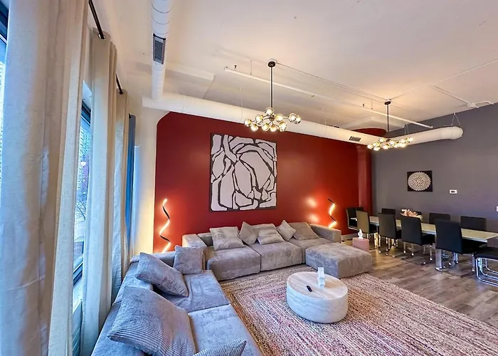 Luxury 6br With Pool Table Sleeps 12 Perfect For Group Near Mccormick Place, Grant Park And Soldier Field Apartment *