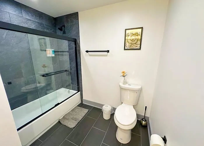 Luxury 6br With Pool Table Sleeps 12 Perfect For Group Near Mccormick Place, Grant Park And Soldier Field Chicago