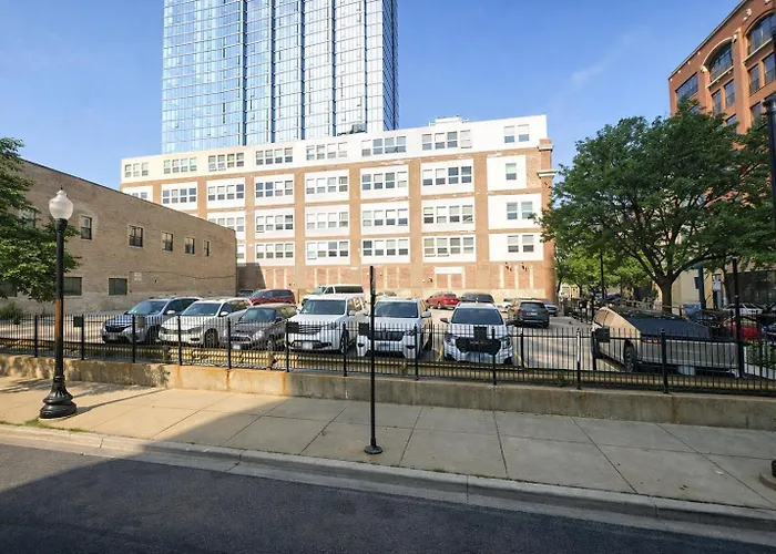 Luxury 6br With Pool Table Sleeps 12 Perfect For Group Near Mccormick Place, Grant Park And Soldier Field Apartment Chicago