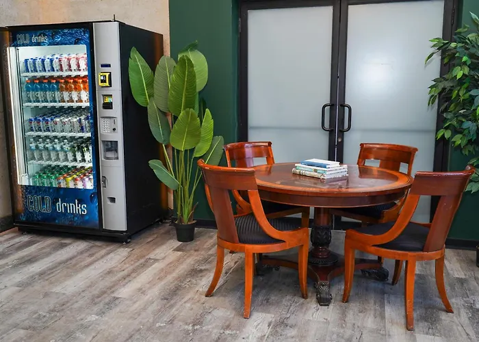 Luxury 6br With Pool Table Sleeps 12 Perfect For Group Near Mccormick Place, Grant Park And Soldier Field Apartment Chicago