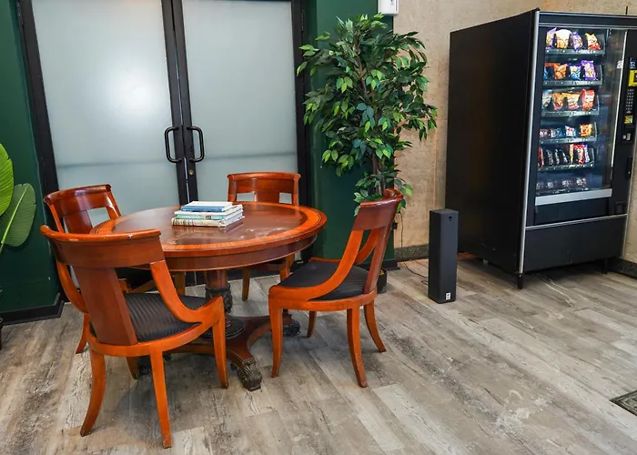 Luxury 6br With Pool Table Sleeps 12 Perfect For Group Near Mccormick Place, Grant Park And Soldier Field Apartment